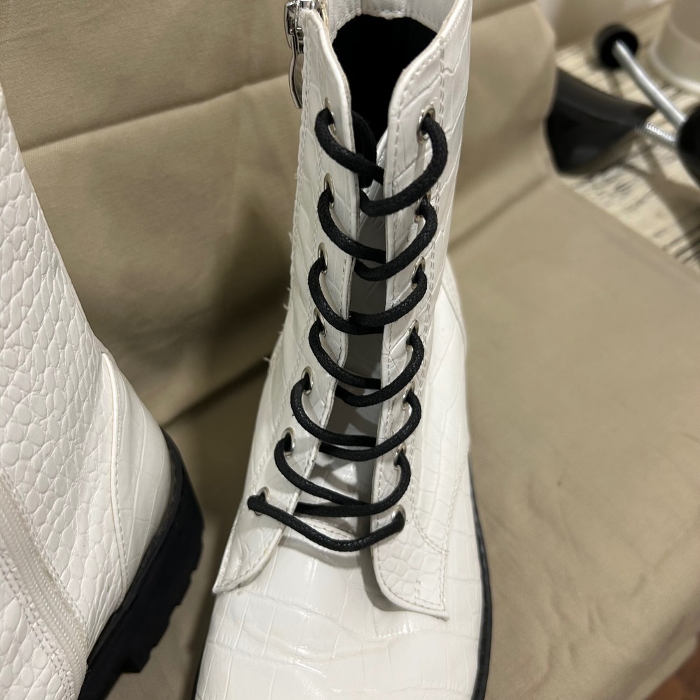 White Dirty Laundry Boots size 8.5 - Picture 3 of 6